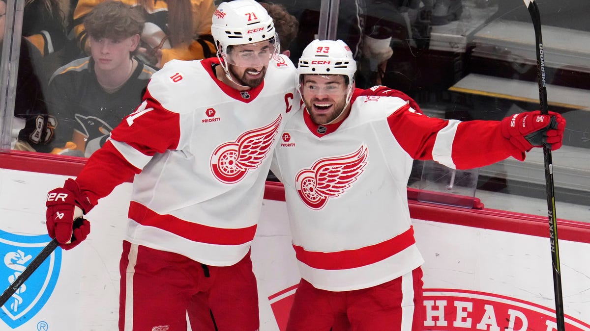 First-place Red Wings settle for a point in OT loss against Penguins