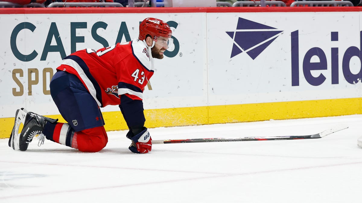Capitals star limps off after big hit