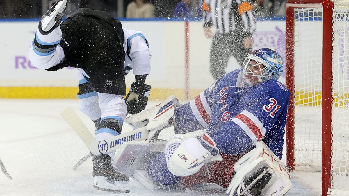 Rangers' Igor Shesterkin leaves ice after collision