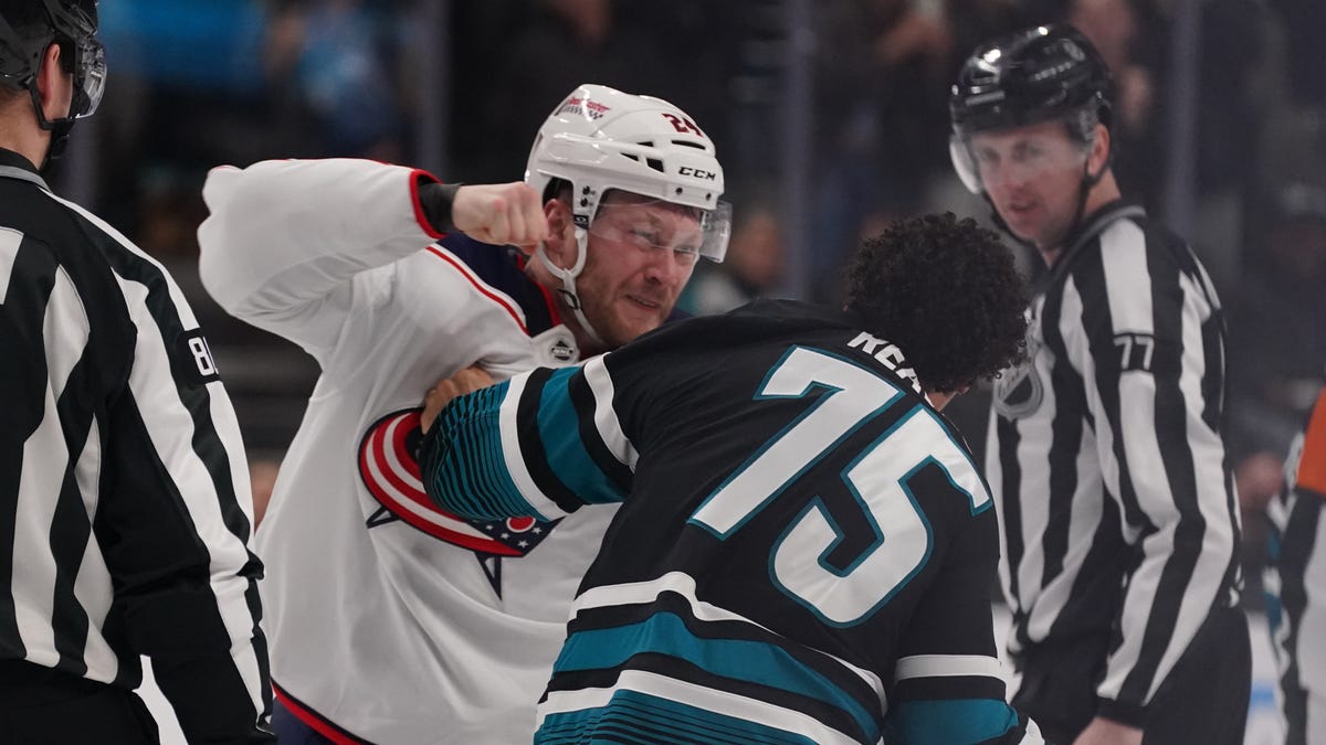 Mathieu Olivier, Ryan Reaves exchange blows in heavyweight NHL bout