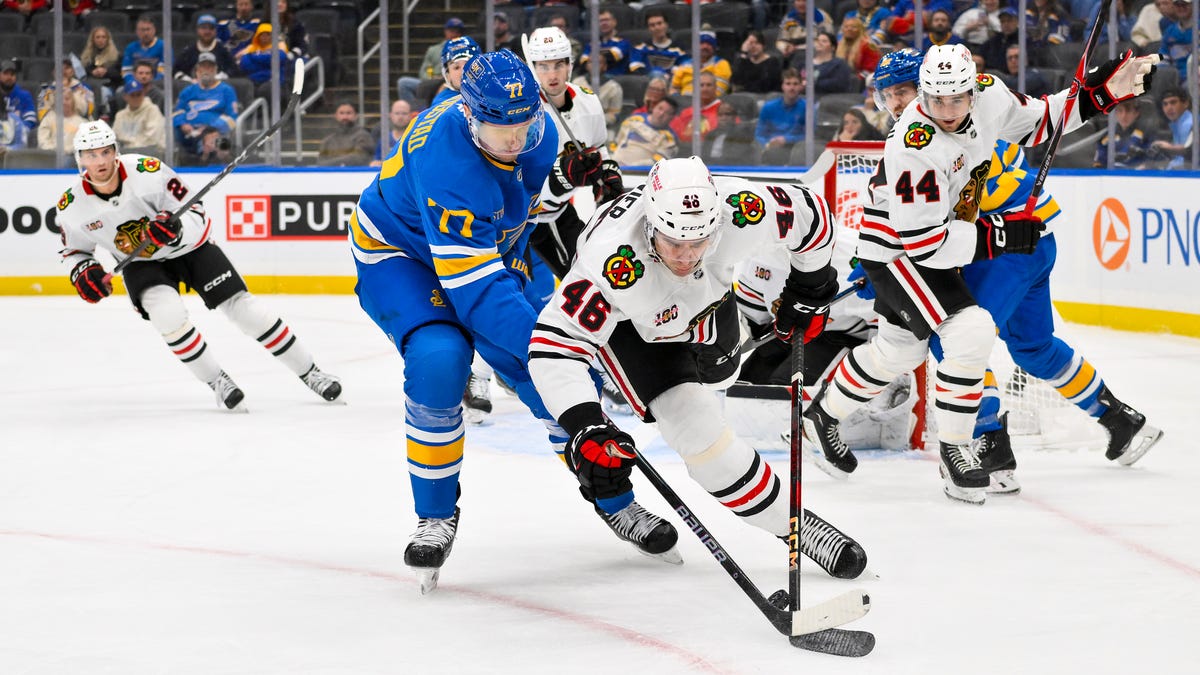 Blues at Blackhawks odds, picks and predictions
