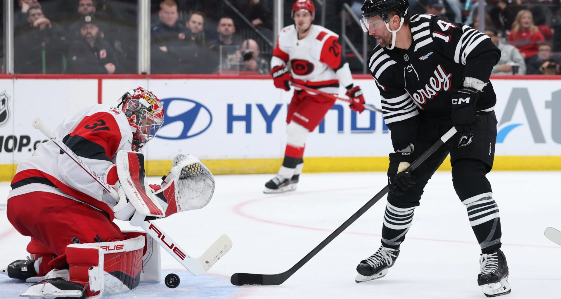 Blackhawks at Hurricanes odds, picks and predictions