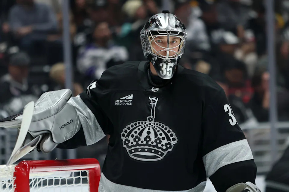 Los Angeles Kings goaltender Darcy KuemperKiyoshi Mio-Imagn Images