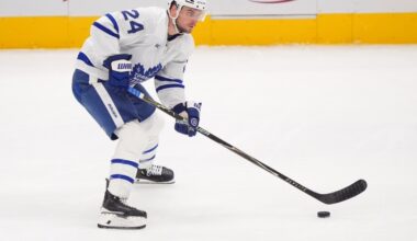 Scott Laughton makes an emotional return to Philadelphia