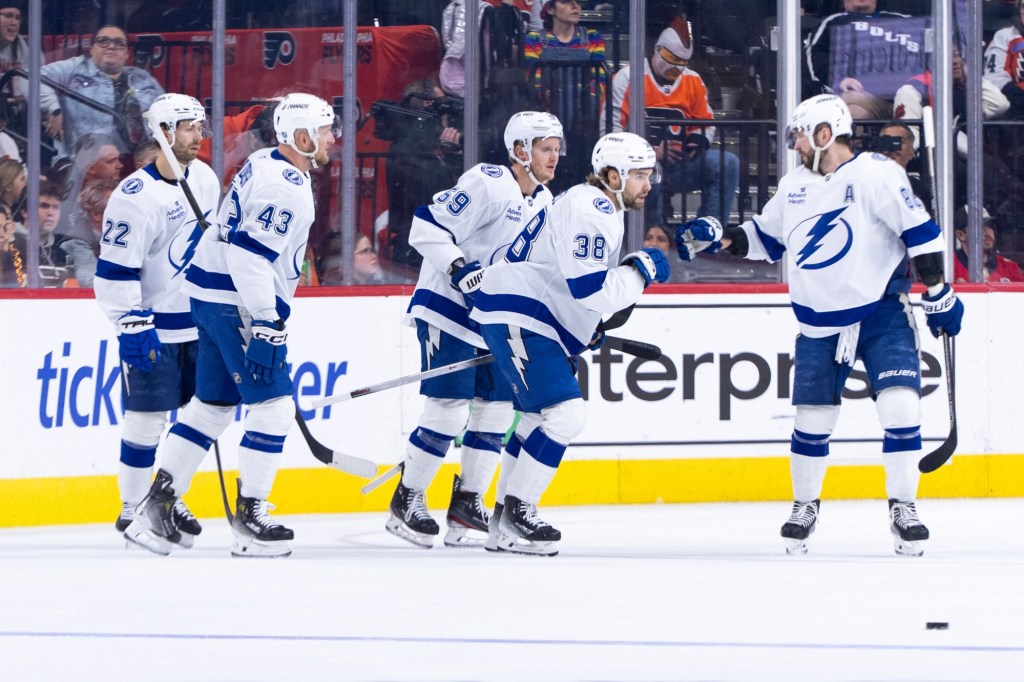 Lightning strikes again as Flyers drop second straight