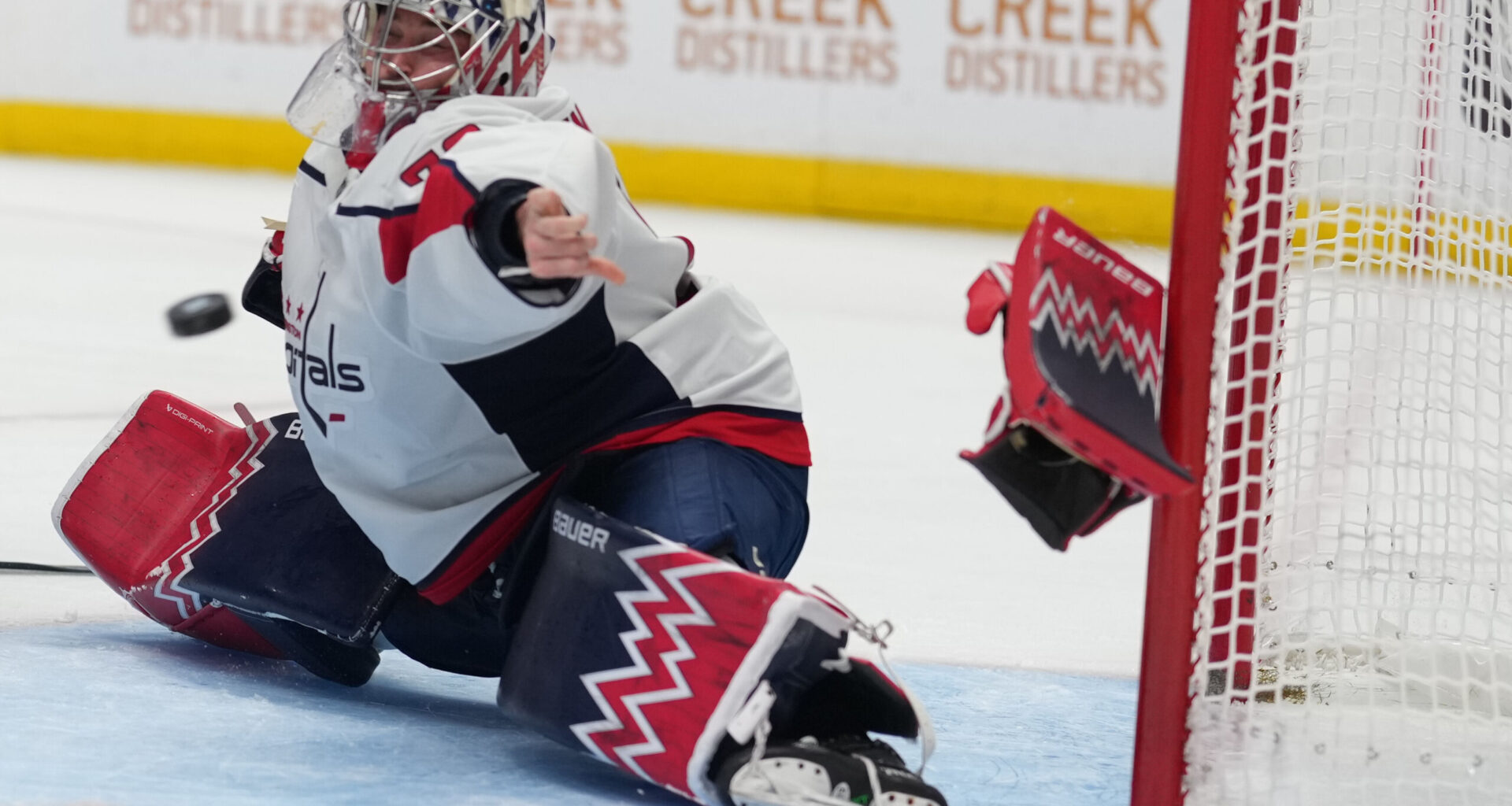 MacKinnon has 2 goals and an assist to reach 1,100 points, Avs beat Capitals 5-2