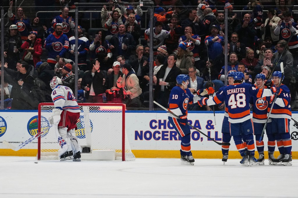 Islanders roll past Rangers 5-2 in Ondrej Palat’s first game