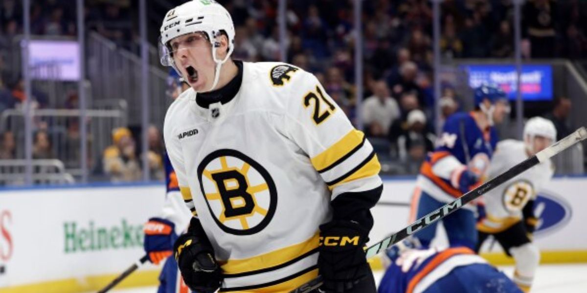 Boston Bruins: Alex Steeves signs Extension