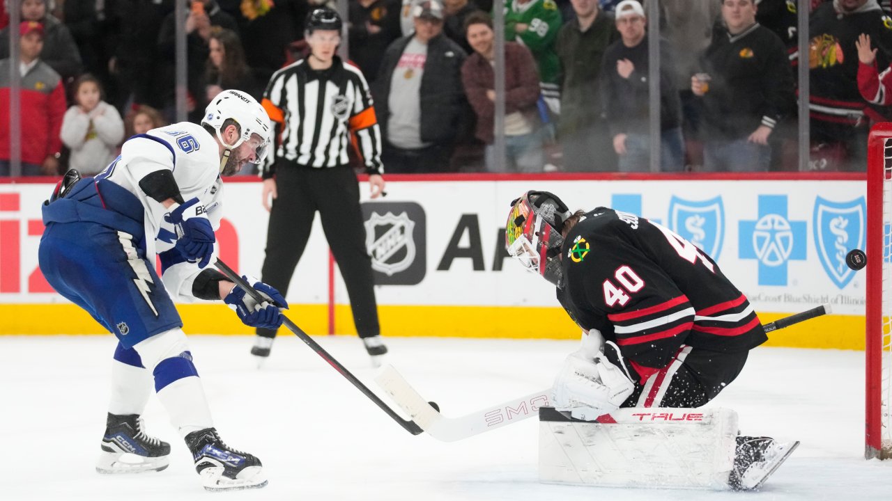 NHL Roundup: James' shootout goal lifts Lightning over Blackhawks