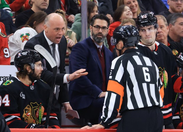 Blackhawks head coach Jeff Blashill, center left, argues a penalty call with an official in the second period against the Capitals at the United Center on Jan. 9, 2026, in Chicago. (John J. Kim/Chicago Tribune)