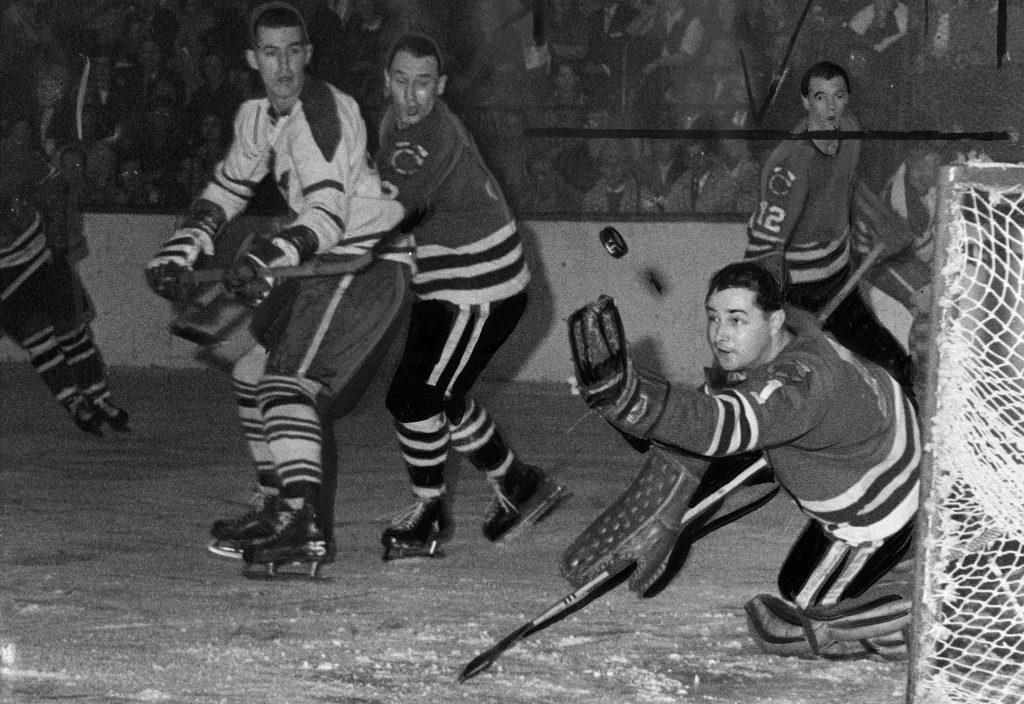 Chicago Blackhawks Hall of Fame goalie dies at 94