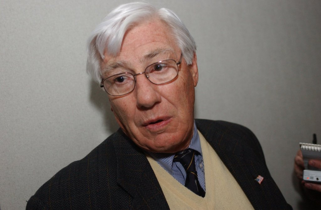 Longtime Chicago Blackhawks executive dies at 89