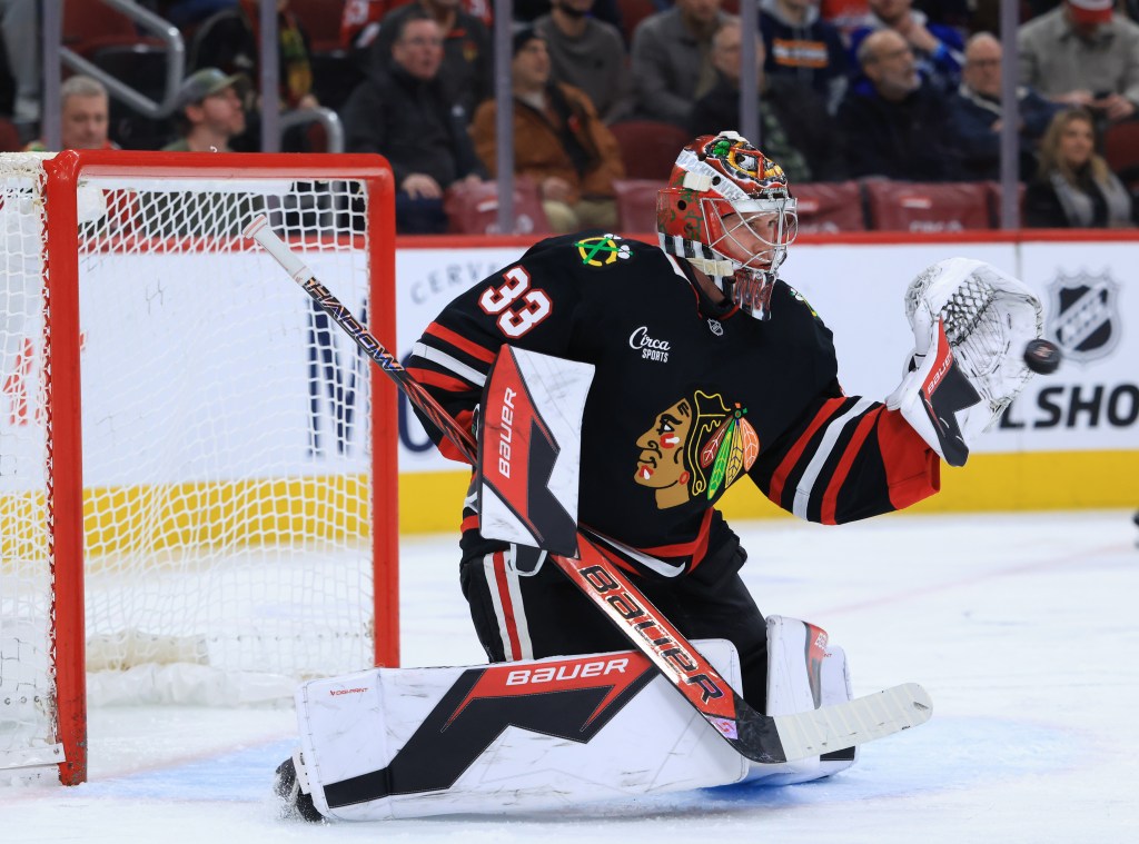 Drew Commesso gets 1st win for Chicago Blackhawks in shutout