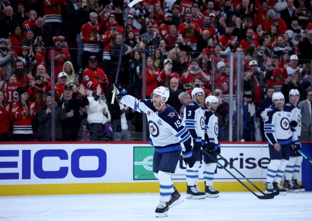 Winnipeg Jets center Jonathan Toews (19) is honored during a timeout in the first period of a game against the Chicago Blackhawks at the United Center in Chicago on Jan. 19, 2026. (Chris Sweda/Chicago Tribune)