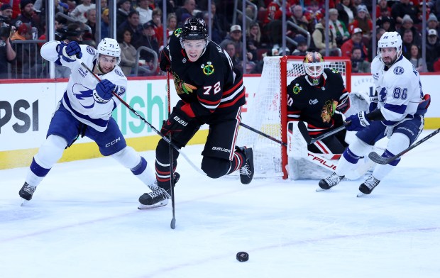 Tampa Bay Lightning center Anthony Cirelli (71) and Chicago Blackhawks defenseman Alex Vlasic (72) battle in the second period of a game at the United Center in Chicago on Jan. 23, 2026. (Chris Sweda/Chicago Tribune)