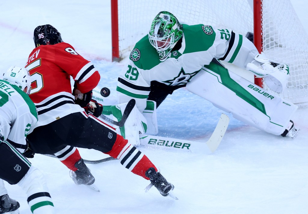 Chicago Blackhawks 4, Dallas Stars 3 at United Center