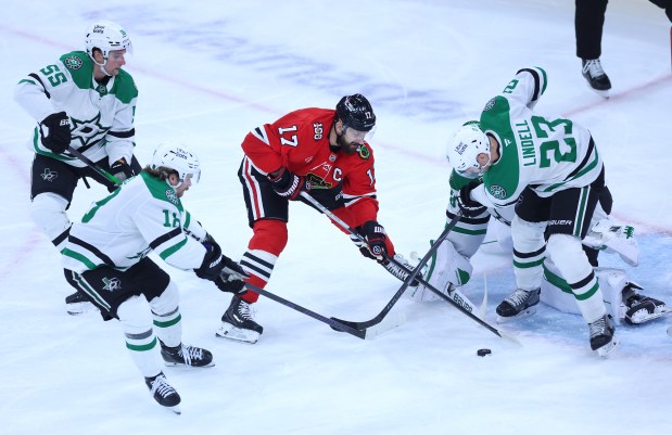 Chicago Blackhawks left wing Nick Foligno (17) battles a group of Dallas Stars players in the second period of a game at the United Center in Chicago on Jan. 1, 2026. (Chris Sweda/Chicago Tribune)