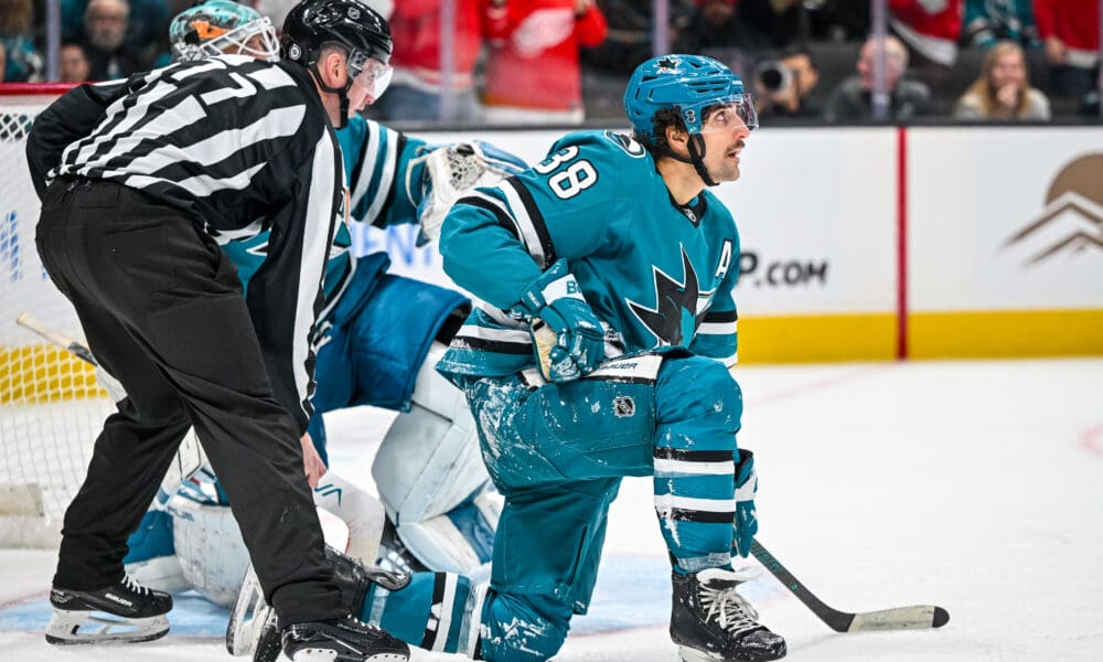 Pending UFA Ferraro Wants More Term From Sharks