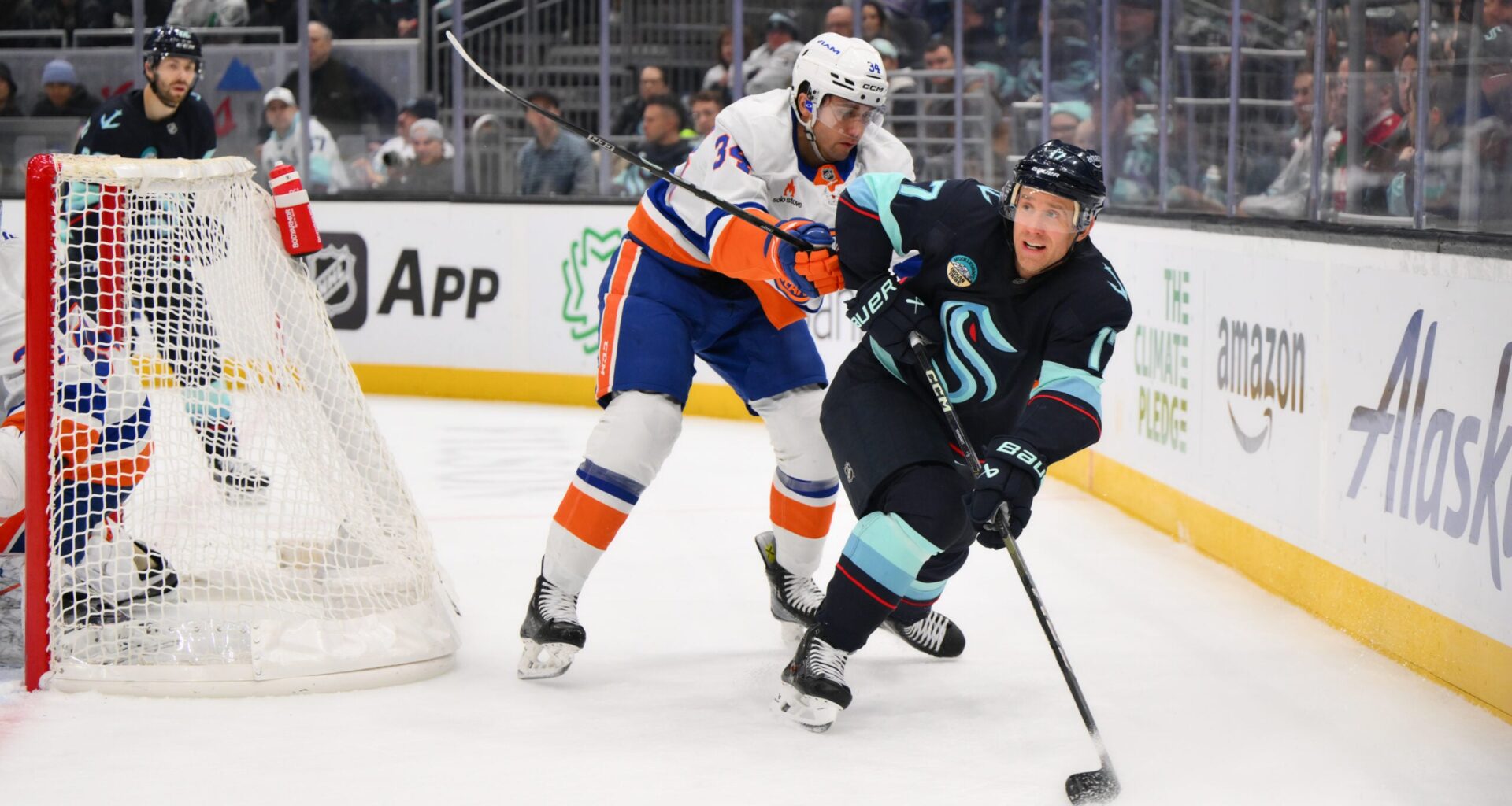 The Kraken Look to Come Ashore Against the Islanders