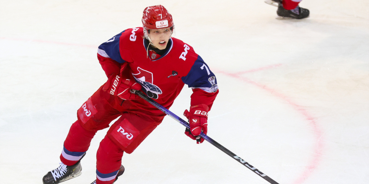 Kirill Yemelyanov skating in the MHL