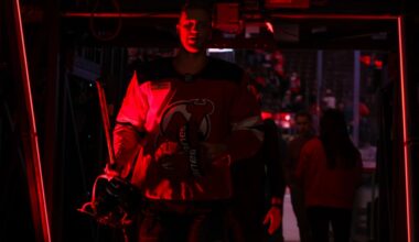 Dark Devils Cloud; NHL Trade Rumors; Mite Fight