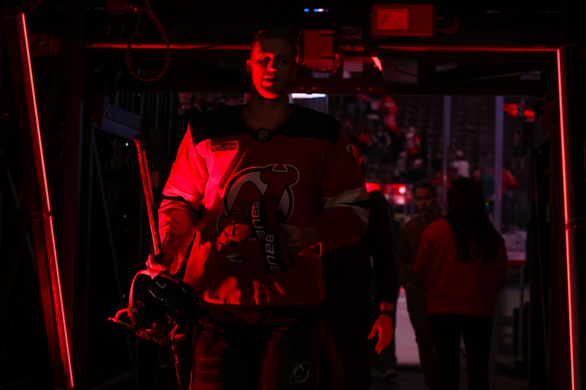 Dark Devils Cloud; NHL Trade Rumors; Mite Fight