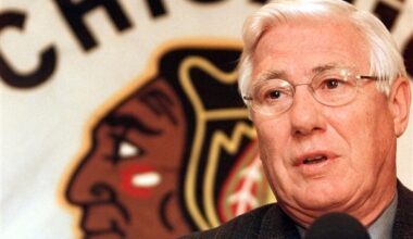 Hockey Hall of Fame player and longtime Blackhawks executive Bob Pulford dies at 89