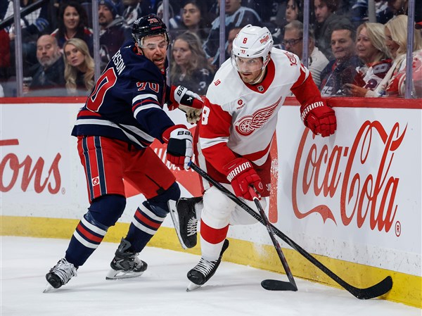 Red Wings score 4 times in third period to beat Jets 5-1