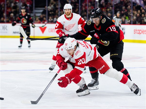 Red Wings pounce on Senators early, hold on for 5-3 win