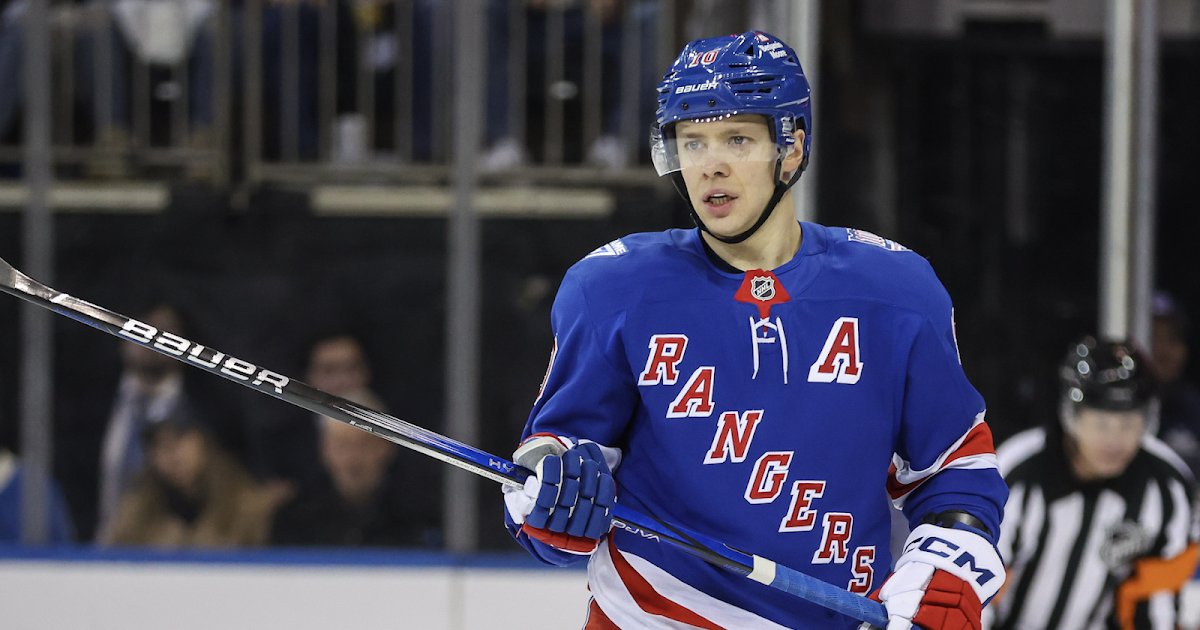 Insider Links 4 Teams to Artemi Panarin Trade