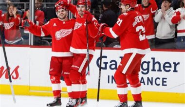 Larkin's tiebreaking goal in 3rd period sends Red Wings to 4-2 win over Sharks