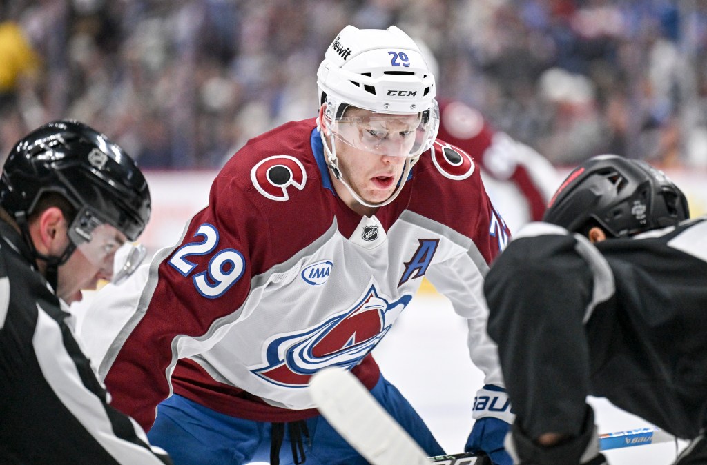 Nathan MacKinnon scores 400th NHL goal for Colorado Avalanche