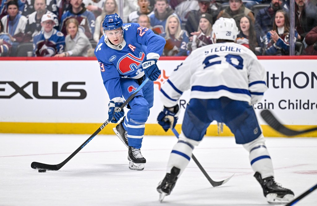 Avalanche's 17-game home winning streak ends in OT loss to Toronto