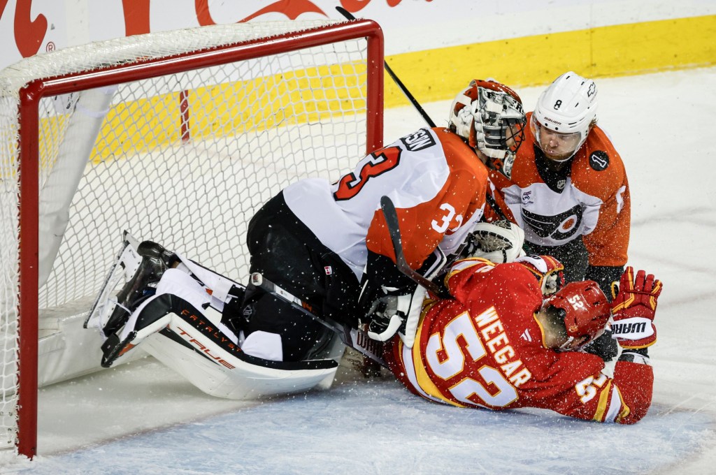 Flyers grounded by Flames in year-ending loss