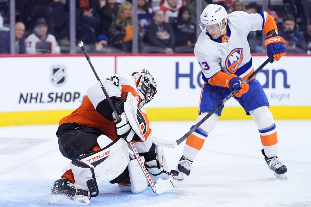 Flyers blanked by Islanders in crucial division game