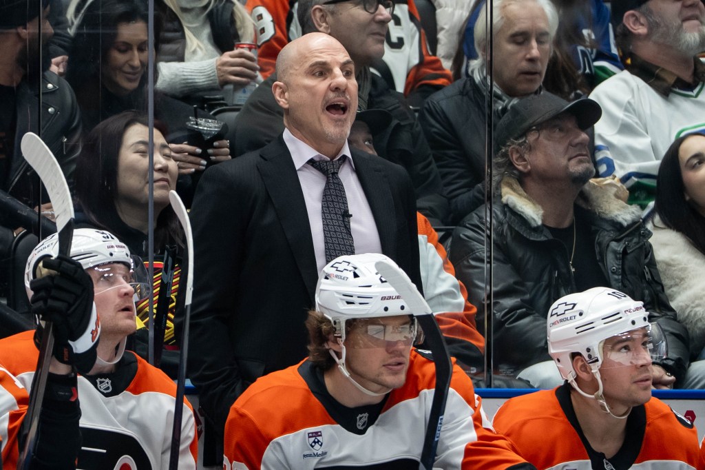 Flyers' Tocchet blasts team after it blows late lead, loses in OT