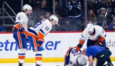 Jets score 4 in second period, hold off Islanders