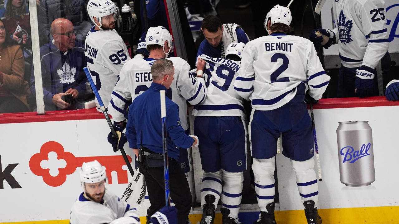 Maple Leafs' Nick Robertson injured blocking shot
