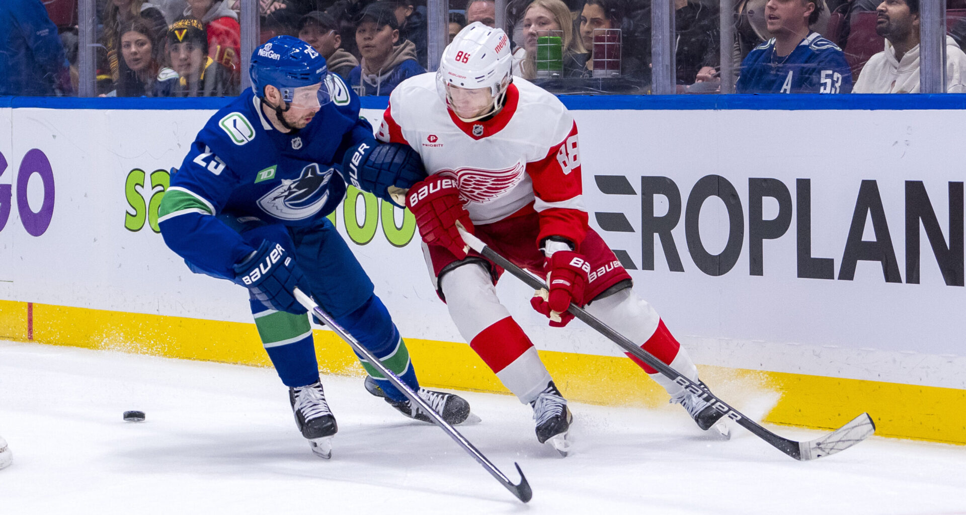 The Red Wings Host the Canucks for the Only Time this Season