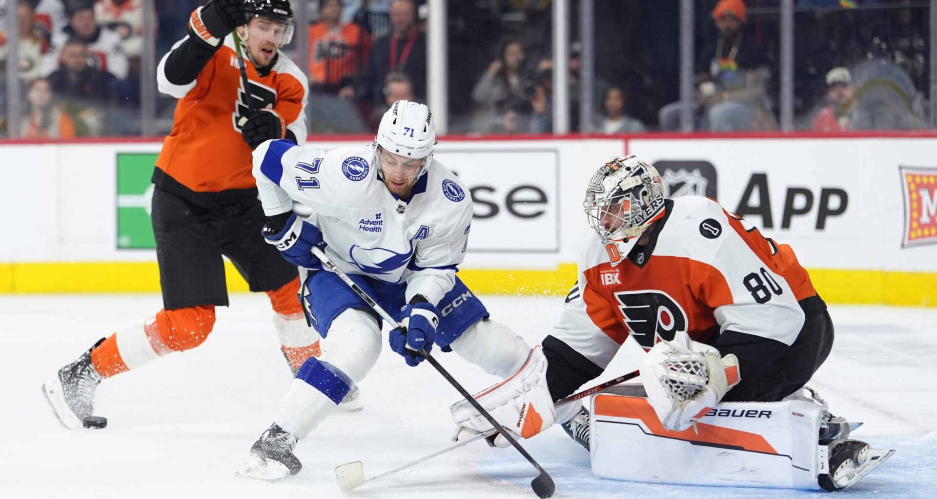 Philadelphia Flyers Starting Goalie Leaves Game