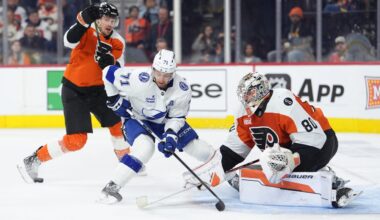 Philadelphia Flyers Starting Goalie Leaves Game