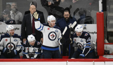 Blackhawks Blank Jets 2-0 in Toews' Return