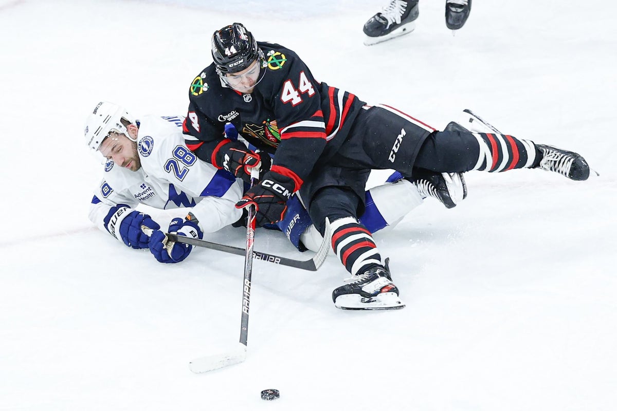 Blackhawks take points, lessons from facing Hurricanes, Lightning on consecutive days