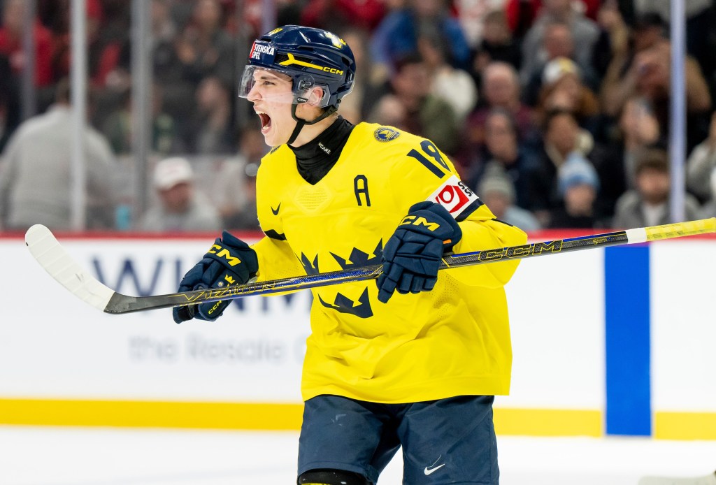 Islanders prospect Victor Eklund celebrates after scoring a goal for Sweden in their 4-2 win over Czech Republic during the gold medal game in the 2026 World Junior Championship on Jan. 5, 2026.