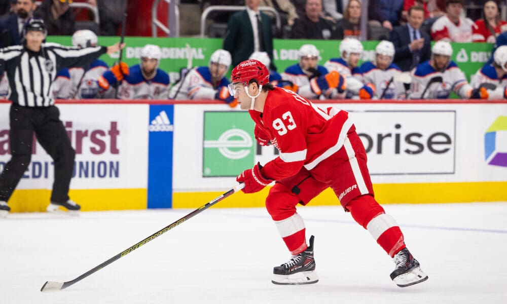 Alex DeBrincat, Dered wings