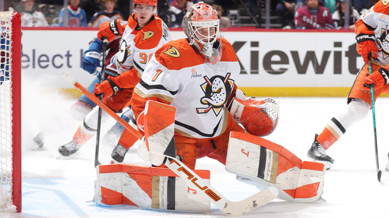 Dostal stops 40, Ducks edge Avalanche in shootout for 5th straight win