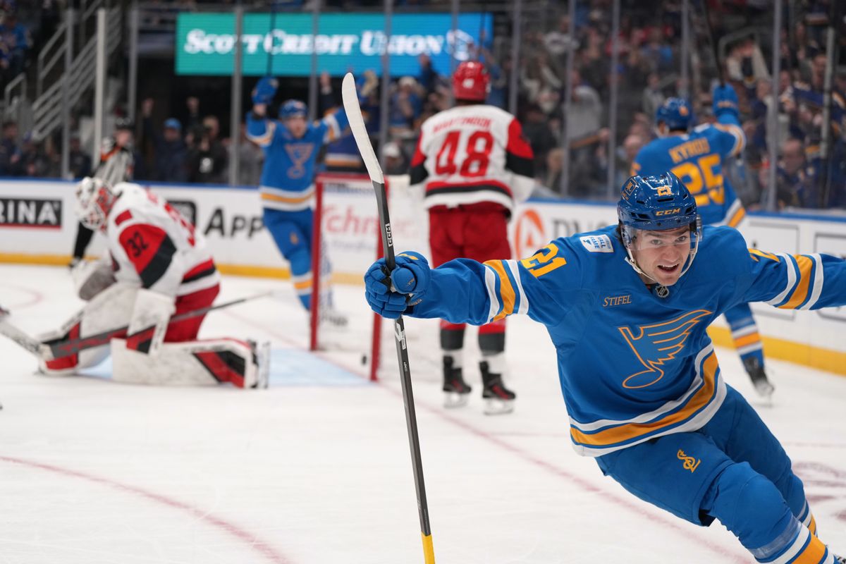 Blues snap 3-game skid with 3-0 win over Hurricanes