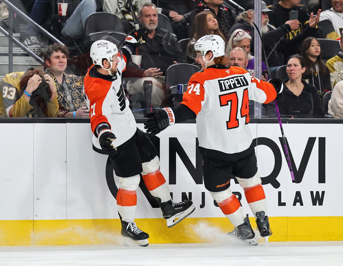 Tippett's Hat Trick Leads Flyers in Win Over Avalanche
