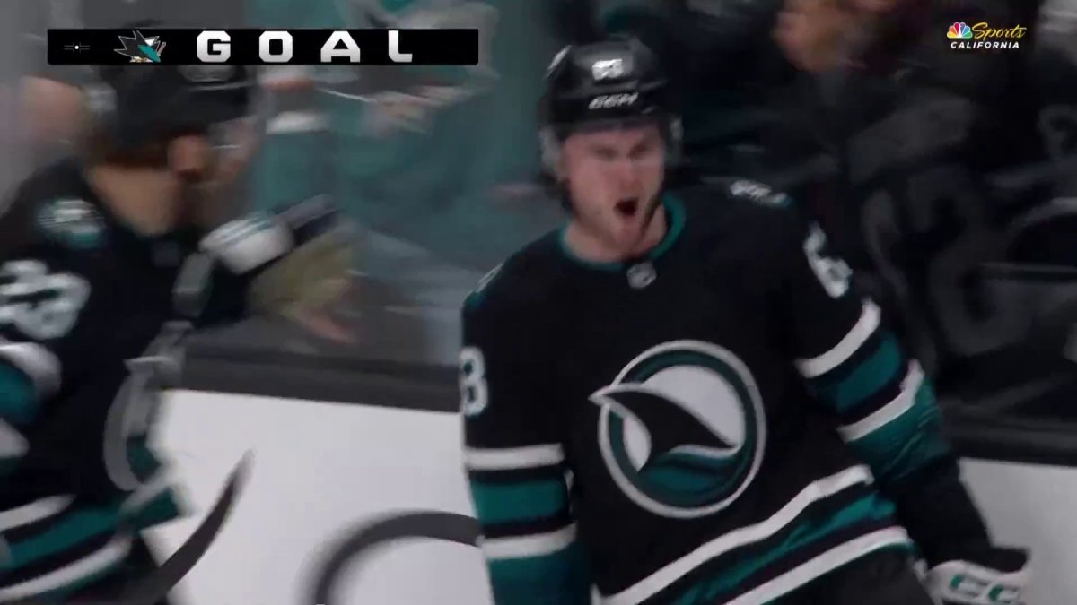 Sharks center Zack Ostapchuk turns on jets for breakaway goal vs. Blue Jackets