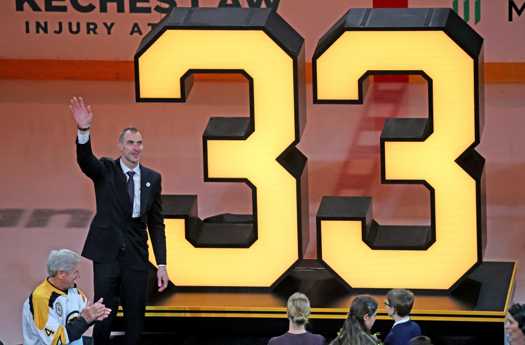 Zdeno Chara takes place among Bruins greats